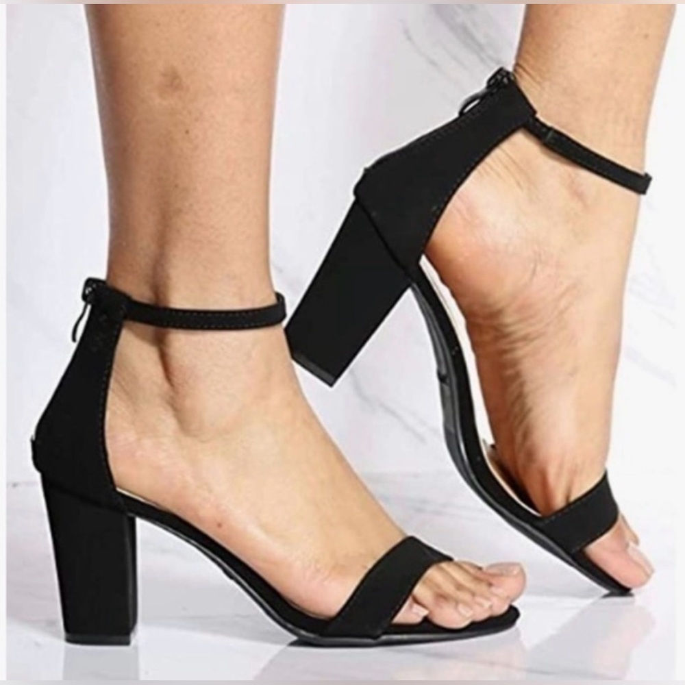 NWOT TOP Moda Black Hannah Sandals, size 8.5